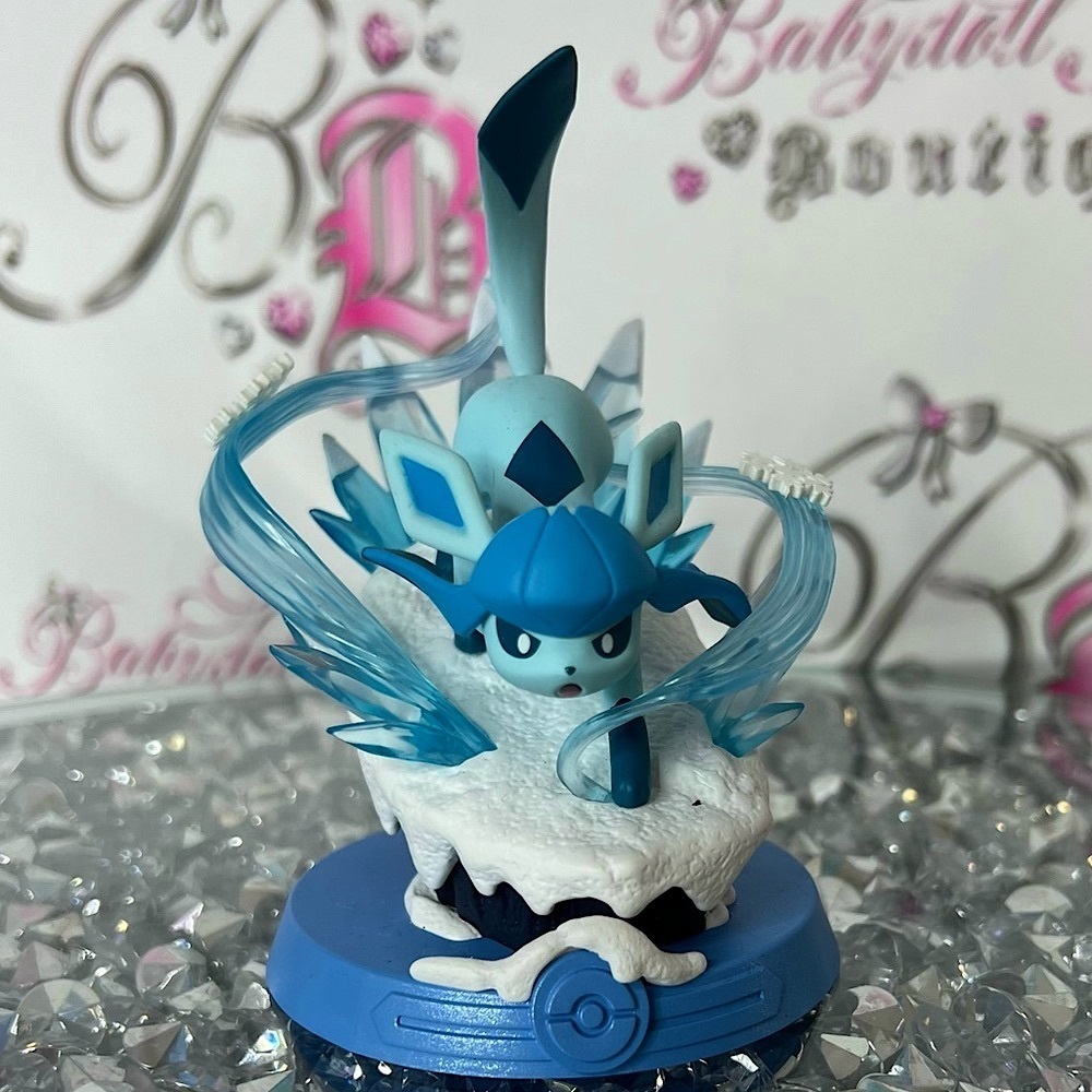 Pokémon funism figurine ice 🧊 evie Blue and White Pokémon Figure new